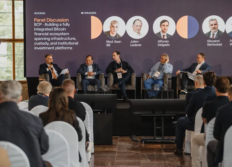 Speaker at Bitfinex Securities Day with microphone